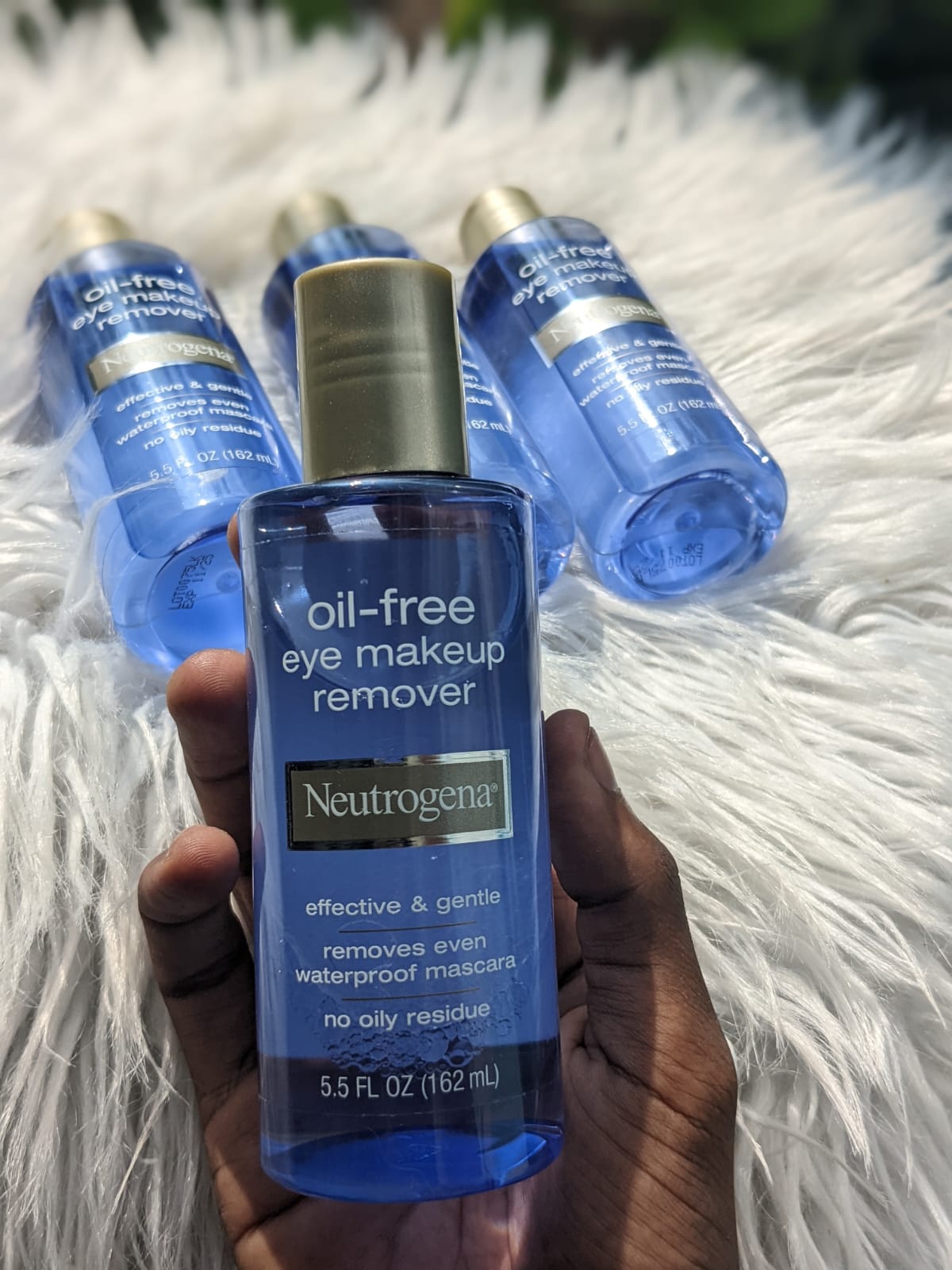 Neutrogena Oil-Free Eye Makeup Remover 162ml - Image 2