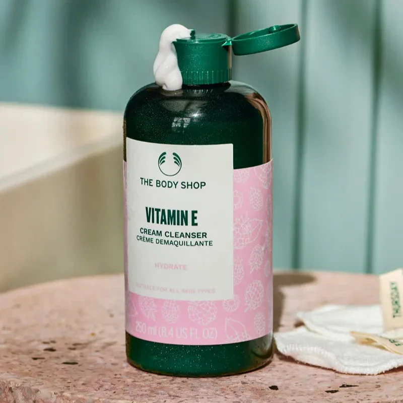 The Body Shop Vitamin E Cream Cleanser 250ml - Image 2